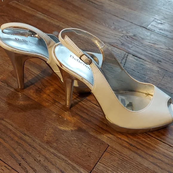 M&M 4 for $12 Shoes - Picture 4 of 8